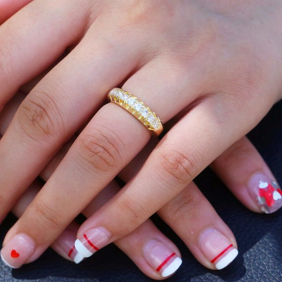 New  Round Cut Cubic Zirconia Ring - Picture 5 of 7